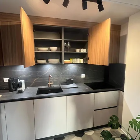 Newly Built 2-bed Flat With Parking In Appartement