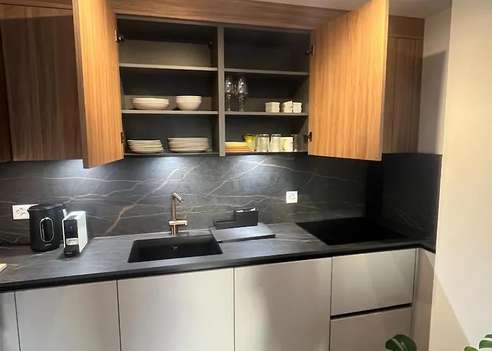 Newly Built 2-bed Flat With Parking In Lejlighed